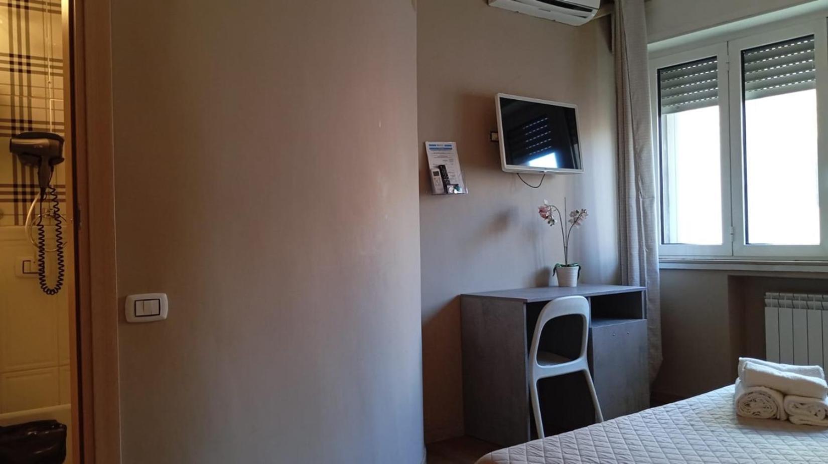 Cconforthotels R&B Cavour - Self Check In Барі Номер фото